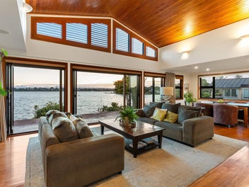 Superb Golden Mile Living!