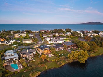Superb Golden Mile Living!