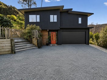 Modern Country Living in the Heart of Puhoi