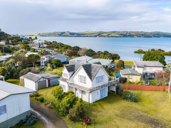 Harbour Views & Coastal Living