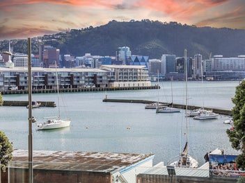 THE ORIENTAL PARADE LIFESTYLE!