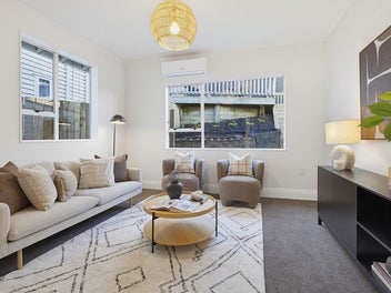 SUNNY 4-5 BED NEWTOWN GEM