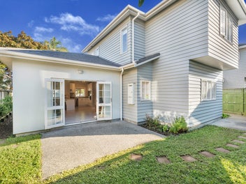 Henderson Heights + Summerland Zone: Smart Starter