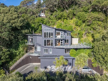 Coastal Icon - Exceptional Value at Muriwai Beach