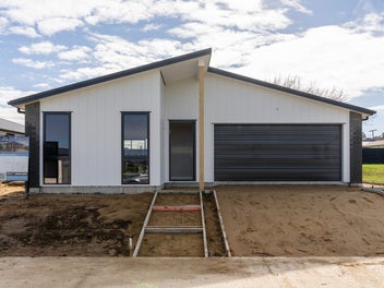 4 Bed-Beauty In Waipiko