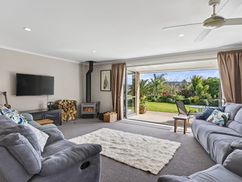 Park-Like Perfection - Space to Live & Entertain