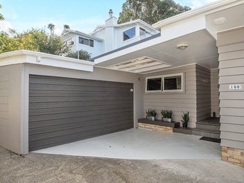 Easy-Care Beachside Living with Panoramic Views