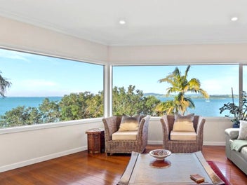 Easy-Care Beachside Living with Panoramic Views