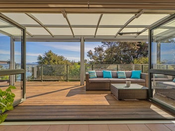 WHITIANGA FAMILY LIVING, SEA VIEWS & NATIVE BUSH