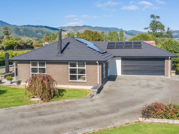 Plenty of garages here