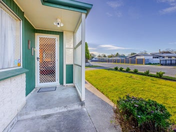 Two bedrooms, two driveways