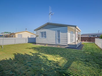 Little Cutie in Nikau