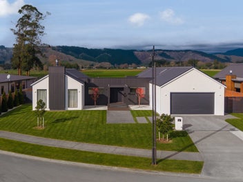 Luxury Living with Unrivalled Views