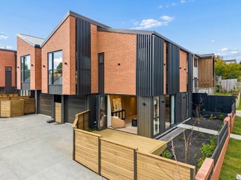 Exceptional style, double Westlake zone