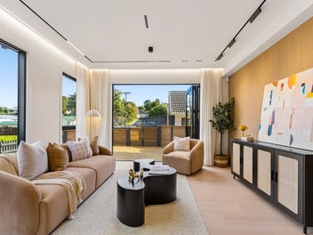 Exceptional style, double Westlake zone