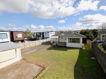 2 Minute walk to Sunnynook Bus Station