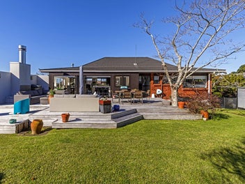 Beautiful Home with Sea Views on 750sqm