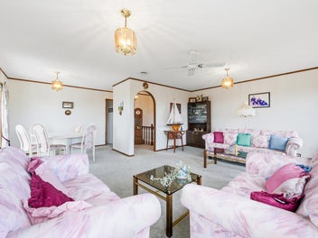 Last chance to view! Auction 6pm, Tues 22 Sept!