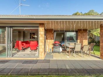 The Perfect Family Retreat, Spacious, & Sunny!