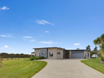 Modern Lifestyle with Airbnb Potential