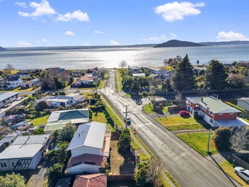 Lake Views, Lake Lifestyle & Huge Potential