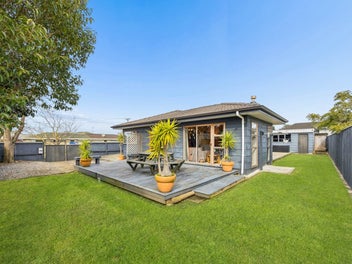 Standalone Sun Trap - Affordable Family Living