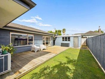 Standalone Sun Trap - Affordable Family Living