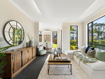 Grand Family Living – Overseas Vendor Says Sell!