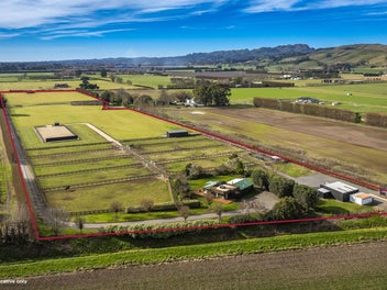 Quality equine facilities close to town