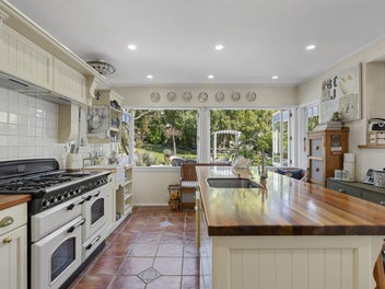 FREEHOLD | RANGI ZONE | FAMILY STUNNER