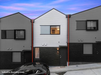 Sun-Filled, Stylish & Superbly Located!