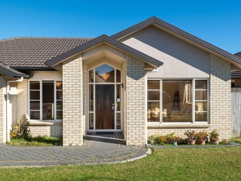 Single-Level Family Living in Desirable Cul-de-Sac