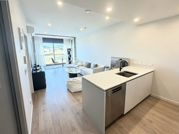 VACANT & MUST SELL - PREMIUM ALBANY VALUE
