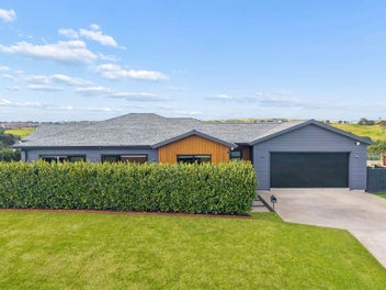 Luxury Living | Resort-Style Fairway Bay