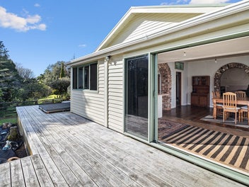 RIVERSIDE SERENITY MEETS CHARACTER CHARM