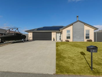 Fantastic family living, perfect location!