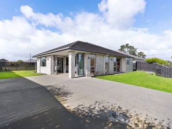 Ultimate Lifestyle: 4 Beds, Dual Living & 711 m2