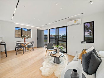Contemporary Living, Exceptional Location