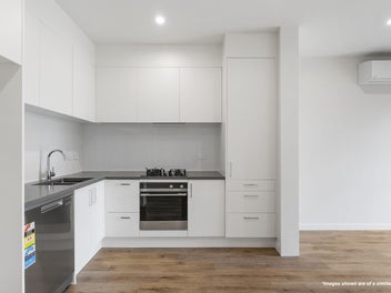 Freehold 3 Bedroom with Bed Downstairs!