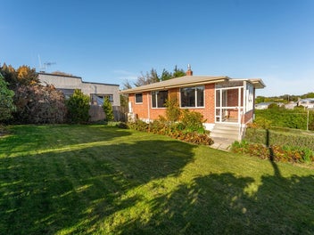 Highfield Postcode, Hunter Hills Views