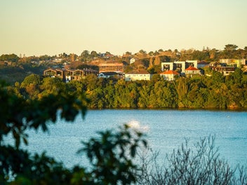 Remarkable Executive Residence above Orakei Basin