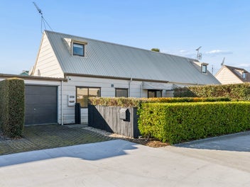 Stylish 3 Bed Home in Gated Community