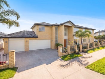 Home & Granny, Triple Garage, Priced To Sell!