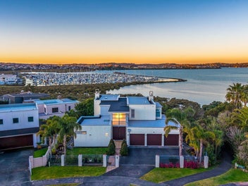 Waterfront - A Touch of Luxury in Paradise