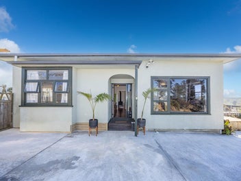 Hilltop Haven with Breathtaking Views