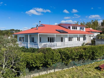 Coastal, country living with sub-division approval