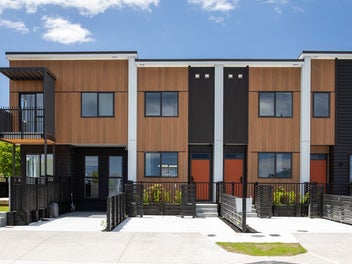 Terrific Two-Bedroom Townhouse with Parking