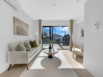 Modern Freehold Living in Pakuranga Heights