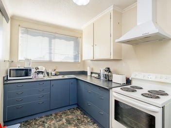 Two Bedroom Unit - Close To Town
