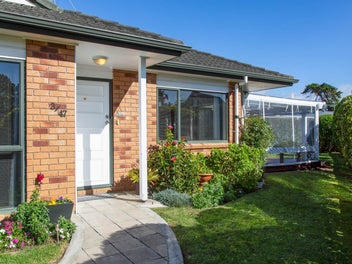 Single Level Living, in the heart of Milford